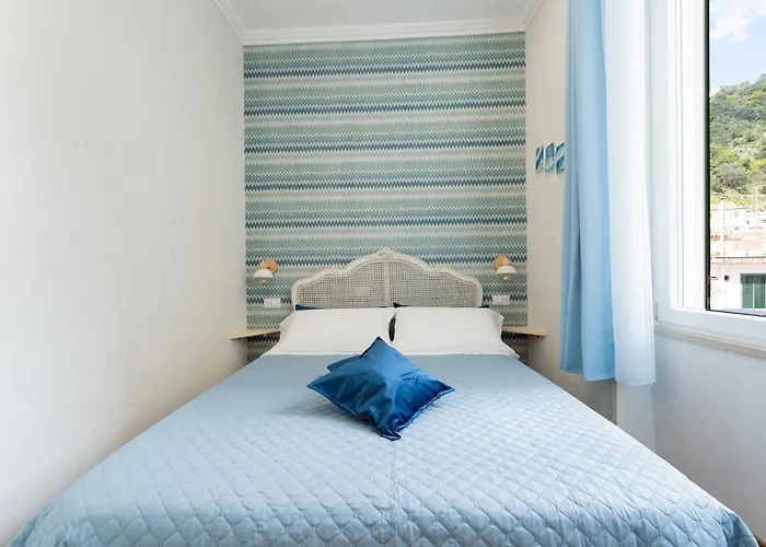 Amalpha Domus 100 Sqm With Ac Wifi And Balcony - 3rd Floor, 50 Steps In The Building *