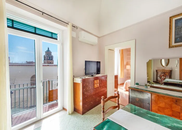 Lejlighed Amalpha Domus 100 Sqm With Ac Wifi And Balcony - 3rd Floor, 50 Steps In The Building *