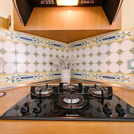 Amalpha Domus 100 Sqm With Ac Wifi And Balcony - 3rd Floor, 50 Steps In The Building Apartamento *