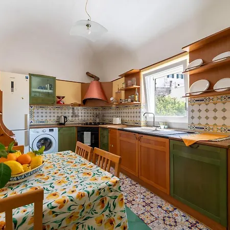 Apartamento Amalpha Domus 100 Sqm With Ac Wifi And Balcony - 3rd Floor, 50 Steps In The Building