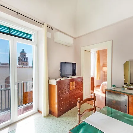 Апартаменты Amalpha Domus 100 Sqm With Ac Wifi And Balcony - 3rd Floor, 50 Steps In The Building *