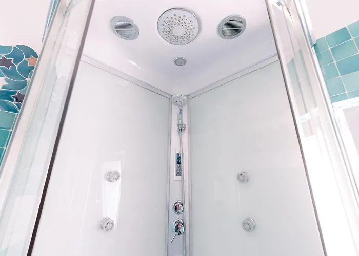 Amalpha Domus 100 Sqm With Ac Wifi And Balcony - 3rd Floor, 50 Steps In The Building