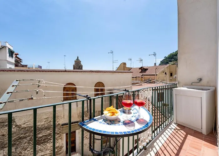 Amalpha Domus 100 Sqm With Ac Wifi And Balcony - 3rd Floor, 50 Steps In The Building アパート *