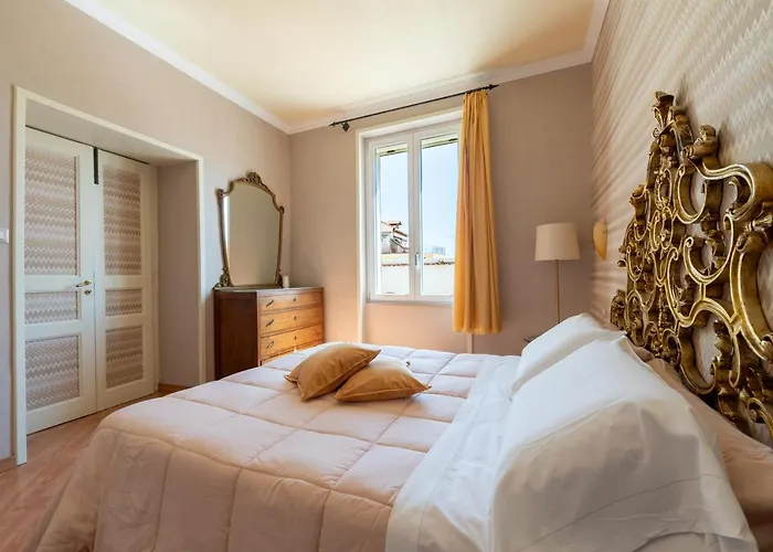 Amalpha Domus 100 Sqm With Ac Wifi And Balcony - 3rd Floor, 50 Steps In The Building アパート *