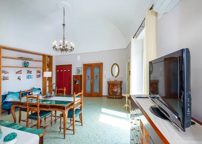 Amalpha Domus 100 Sqm With Ac Wifi And Balcony - 3rd Floor, 50 Steps In The Building アパート *